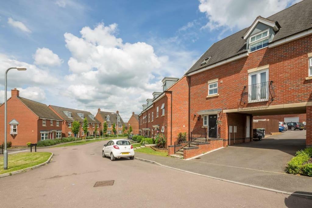 Garfield House, 3 Bed House, Sleeps 7, Nr Rushden Lakes, Allocated Parking, Corporates Welcome Wellingborough Exterior photo